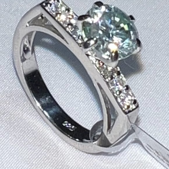 Silver Mossianite ring SIZE 7,new - Picture 4 of 4